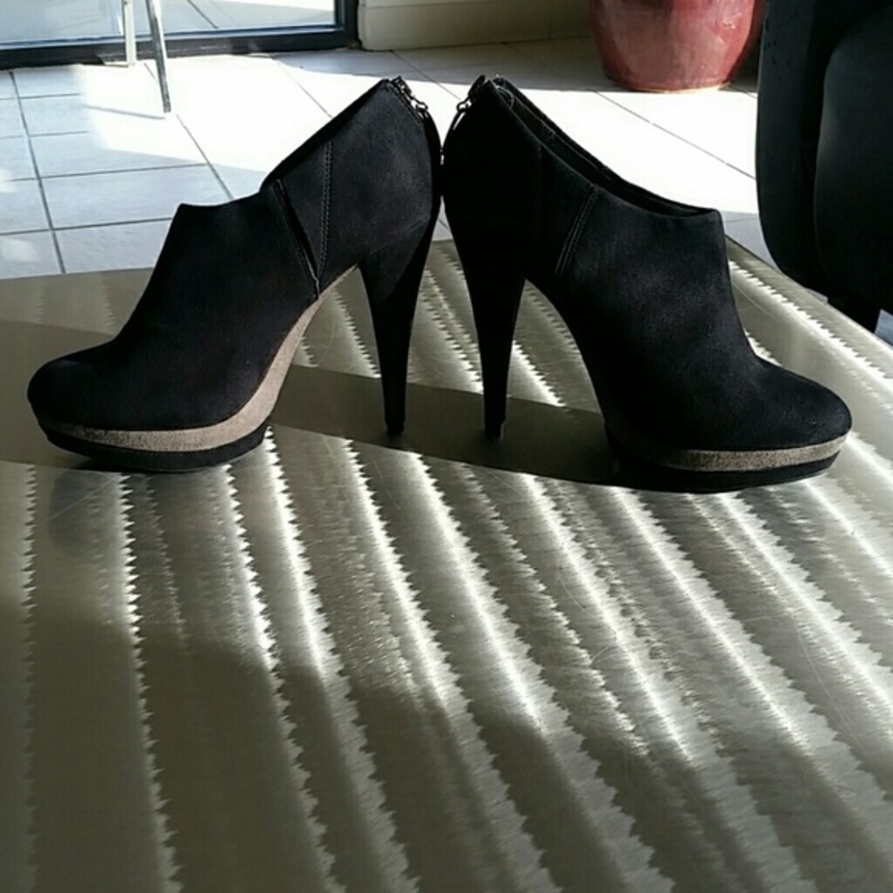 5 inch black/grey zip up heels - Picture 3 of 4